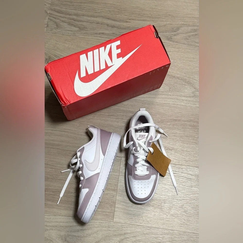 Nike White and Light Purple Kids' Sneakers (Youth 5Y)